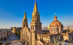 Céntrico y estiloso apartamento con Alberca, AC, Seguridad, Aparcamiento y Gym